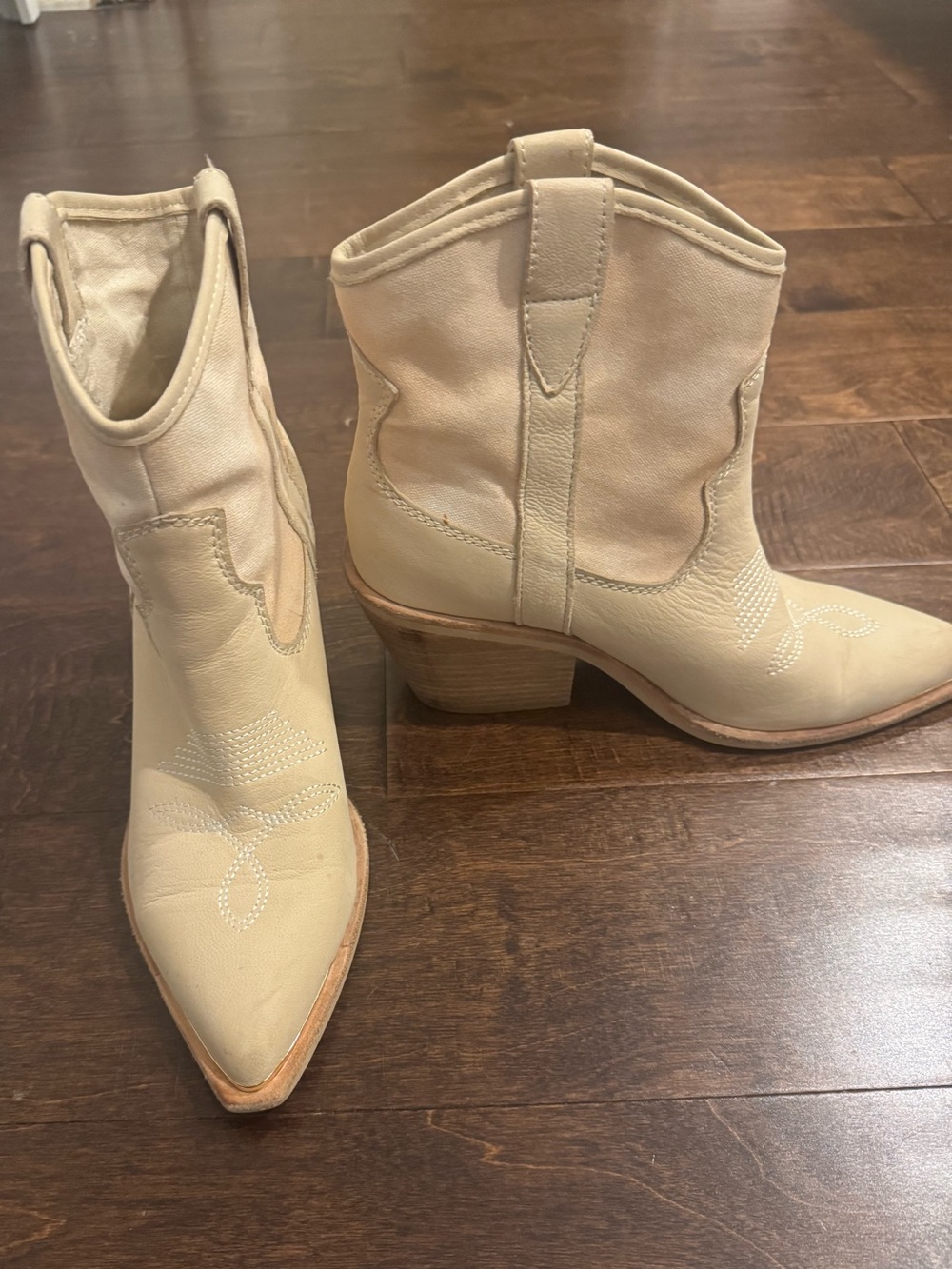 Dolce Vita Nashe bootie, suede and canvas. Size 8